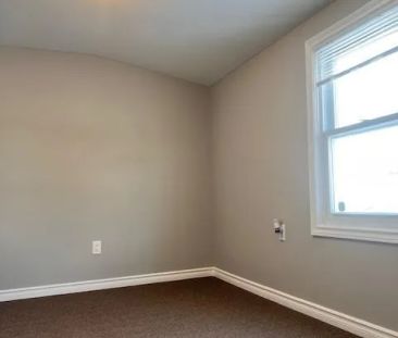 73 OAKWOOD STREET - Photo 4