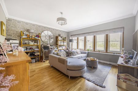 4 bedroom detached house to rent - Photo 2