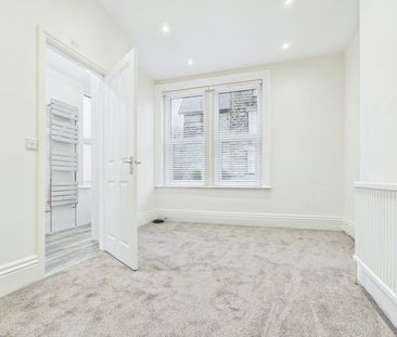 Flat to rent on - Photo 2