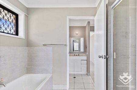 Spacious 3 Bedroom family home located in Morayfield - Photo 5