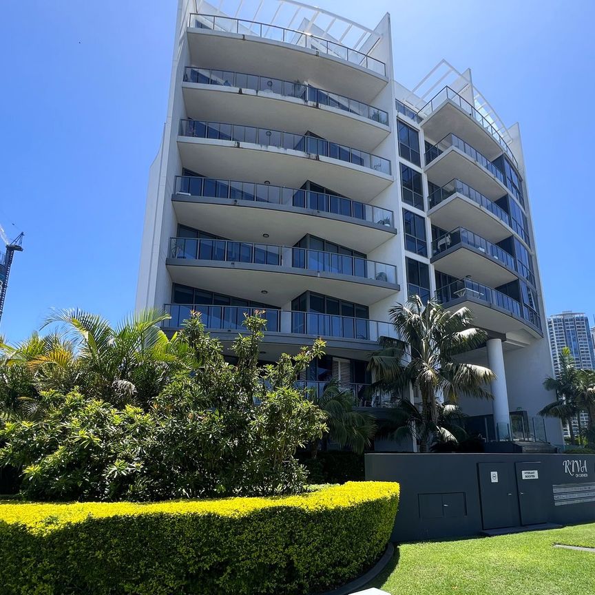 Modern Three-Bedroom Apartment in ‘Riva on Chevron’ - Photo 1