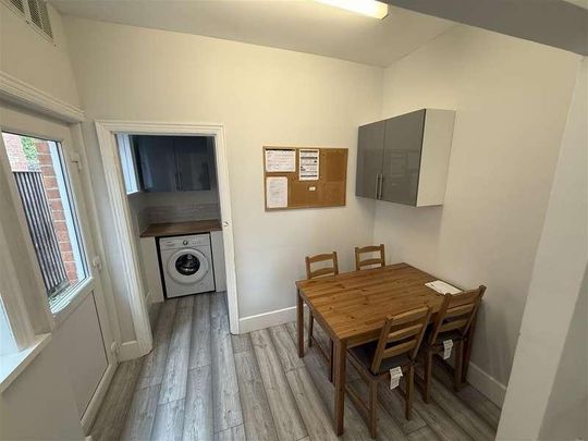 Devonshire Road, Southampton, SO15 - Photo 1