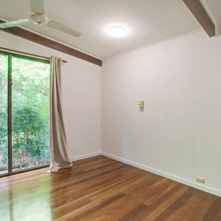 “Like to entertain with city views? Need dual living? Garden maintenance included” - Photo 1