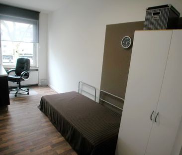 FLATmix.de / Helles, komplett möbliertes Zimmer in PB-Mitte - Photo 4