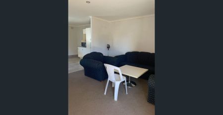 Low Maintenance 2 Bedroom Unit - Photo 3