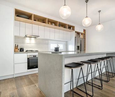 Beautiful townhouse in central location - Photo 1