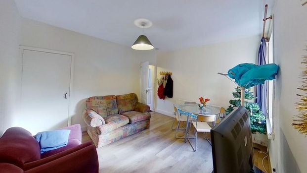 4 bedroom semi-detached house to rent - Photo 1