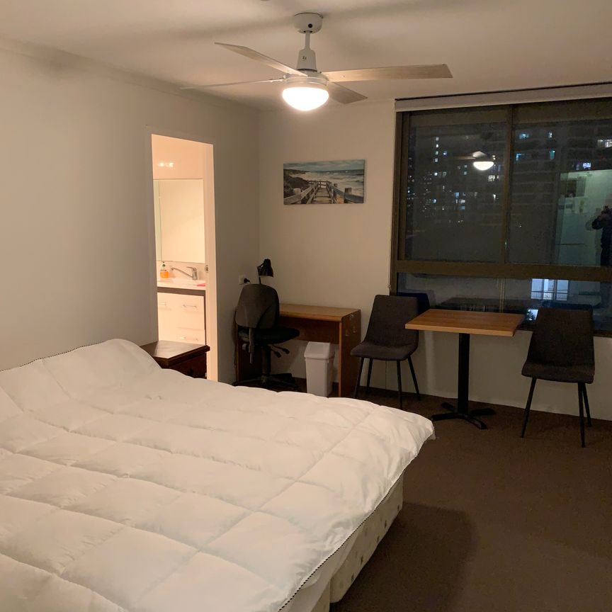 Surfers Paradise - Photo 1