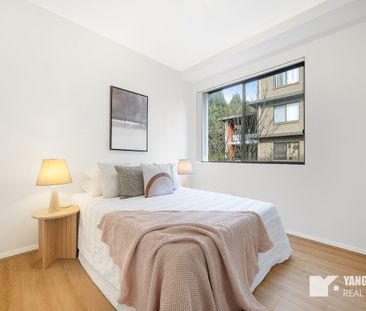 Newly Renovated Contemporary Apartment - Photo 2