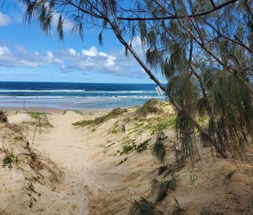 2 Bedroom Unfurnished Unit - Opposite the Beach - Photo 1