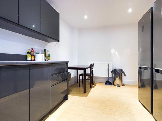 Studio to rent - Photo 1