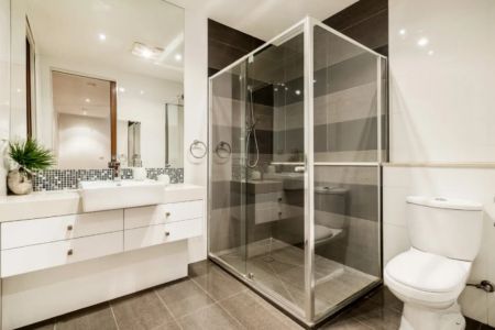 Industrial-Style Warehouse Living with Private Rooftop Terrace - Photo 5