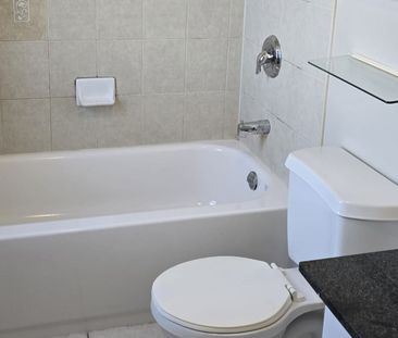 For Lease - 7405 Goreway Drive Unit# 715, Mississauga, Ontario - Photo 3
