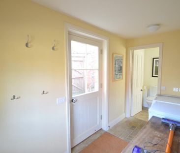 2 bedroom cottage to rent - Photo 2