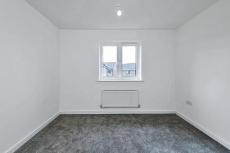 3 bedroom semi-detached house to rent - Photo 4