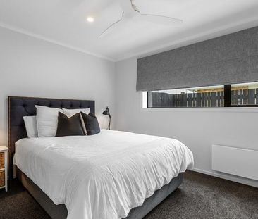 Elevated Family Living with Views - Private & Spacious - Photo 4