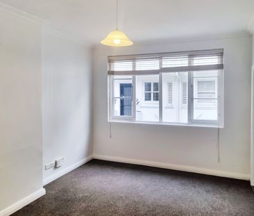 HERNE BAY - 2 Bedroom Apt/Unit with 2 Car Parks - Photo 2