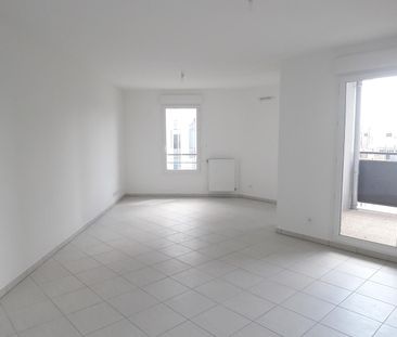 location Appartement F3 DE 64.6m² À VILLEURBANNE - Photo 2