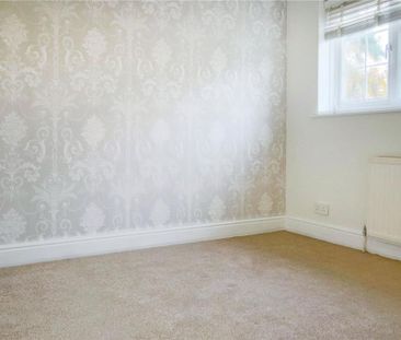 3 bedroom end of terrace house to rent - Photo 1