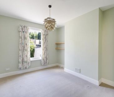 4 Bed House - Photo 5