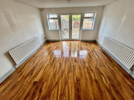 3 bedroom semi-detached house to rent - Photo 3