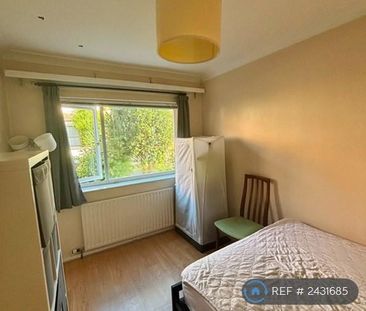 2 bedroom flat to rent - Photo 4