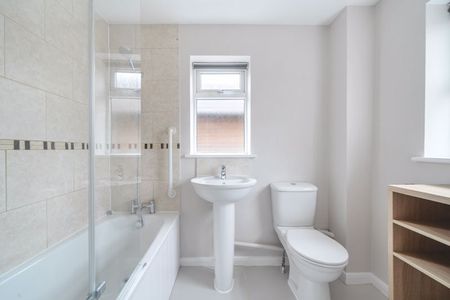 Hibiscus Grove, Bordon, Hampshire, GU35 - Photo 5