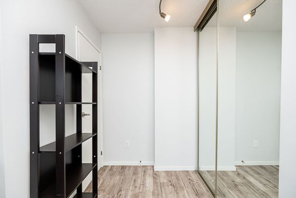 SPACIOUS CORNER SUITE AT STANFORD COURT - TRULY A RARE FIND - Photo 1