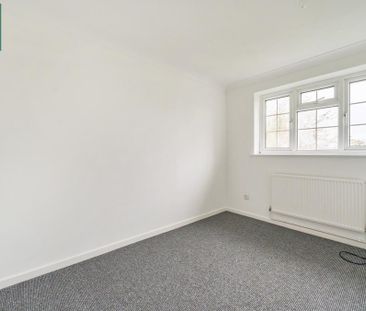 4 bedroom semi-detached house to rent - Photo 5