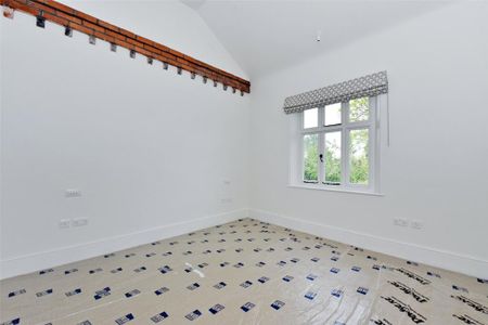 4 bedroom detached house to rent - Photo 5