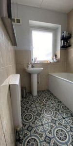 4 bedroom flat to rent - Photo 3