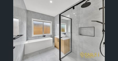 Stunning Brand-New Custom-Built Home in a Premium Officer Location - Photo 3