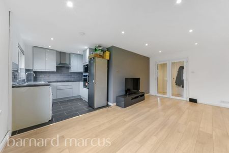 Davies Close, Croydon - Photo 3