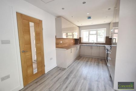 3 bedroom detached house to rent - Photo 3