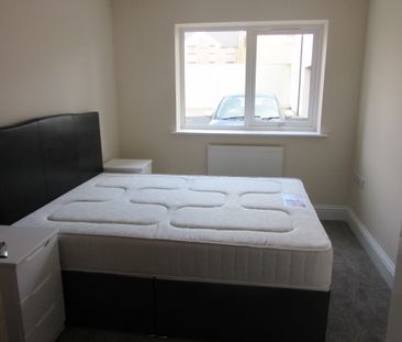St Helens Avenue, Brynmill, Swansea, SA1 4NN - Photo 2