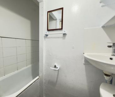 Studio to rent - Photo 6