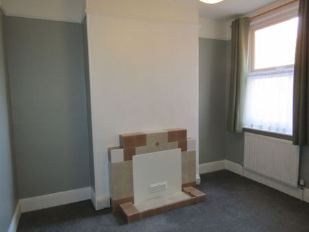 3 bed Terraced - To Let - Photo 4