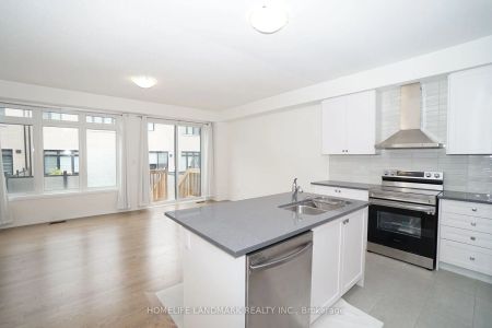 Condo Townhouse For Lease | N9246880 - Photo 3