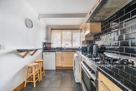 4 bedroom semi-detached house to rent - Photo 2