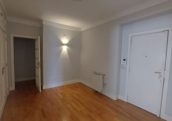 Apartamento T4 para Arrendamento com Garagem em zona prestigiada no Porto