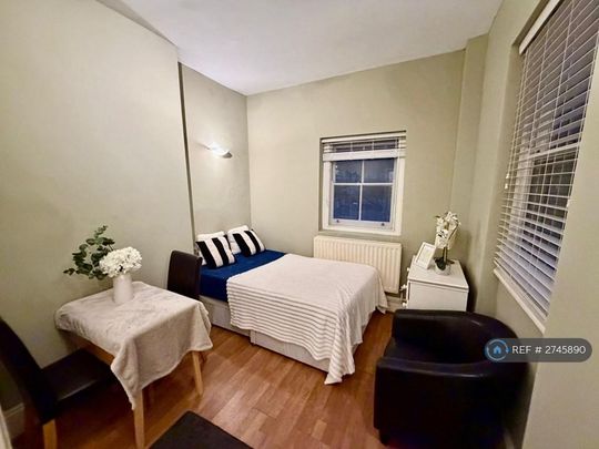 1 bedroom in a flat share to rent - Photo 1