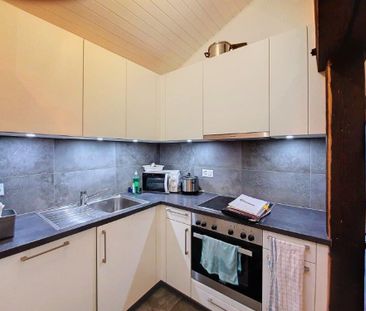 Charmant appartement entièrement rénové de 3 pièces dans les combles - Foto 2