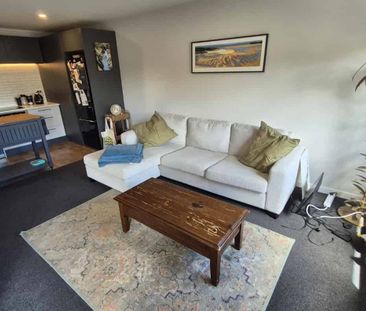 Architecturally designed townhouse - Photo 5