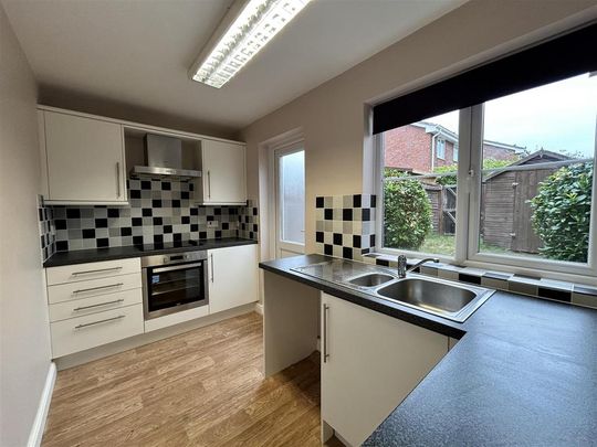 2 bedroom terraced house to rent - Photo 1