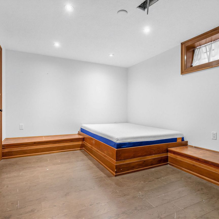 For Lease - 2 Park (Basement) Avenue, Toronto, Ontario - Photo 1