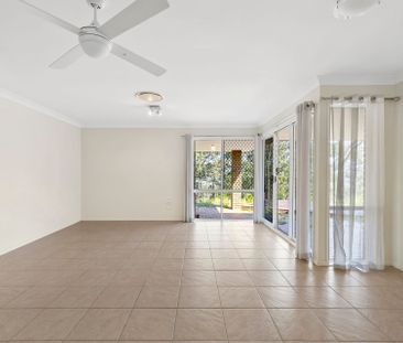 Spacious Family Home in Prime Helensvale Location - Perfect for Modern Living! - Photo 1