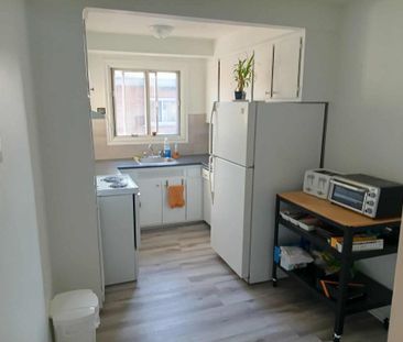 3 1/2, lumineux, remis à neuf en 2023, semi-meublé, chauffé dans Ca... - Photo 3