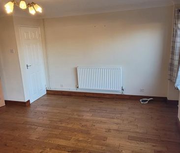 3 bedroom end of terrace house to rent - Photo 2