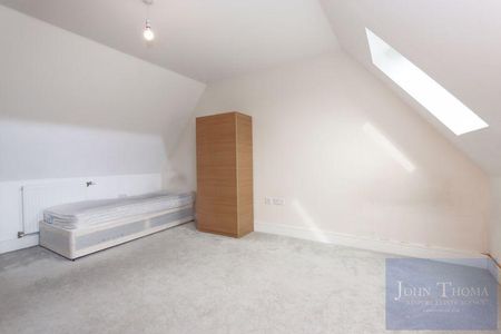 6 bedroom detached house to rent - Photo 5