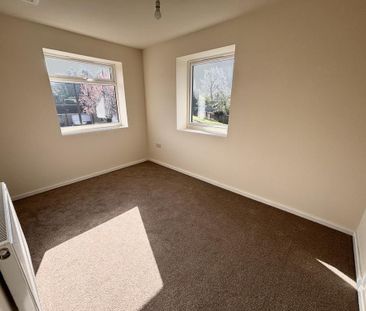 4 bedroom semi-detached house to rent - Photo 4